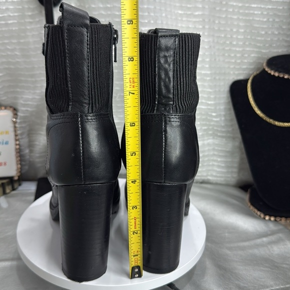 (N8) Steve Madden Women's Black Leather Combat Heeled Boots
Size 6M - Picture 4 of 11